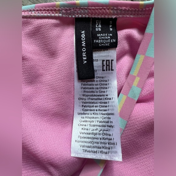 Vero moda VIP one piece swimsuit with scrunch ties. Size S. NWOT! - Picture 8 of 10